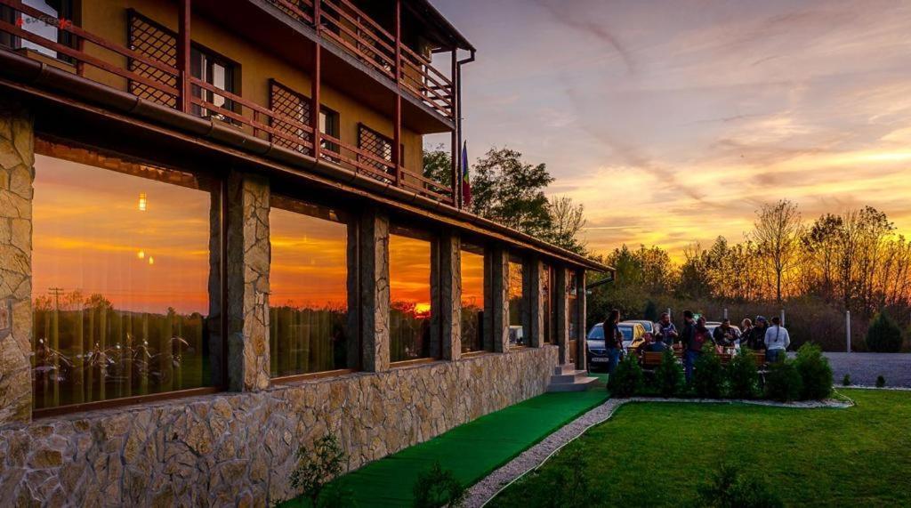 Hanul Lui Bogdan Economy Inn Făget Екстериор снимка