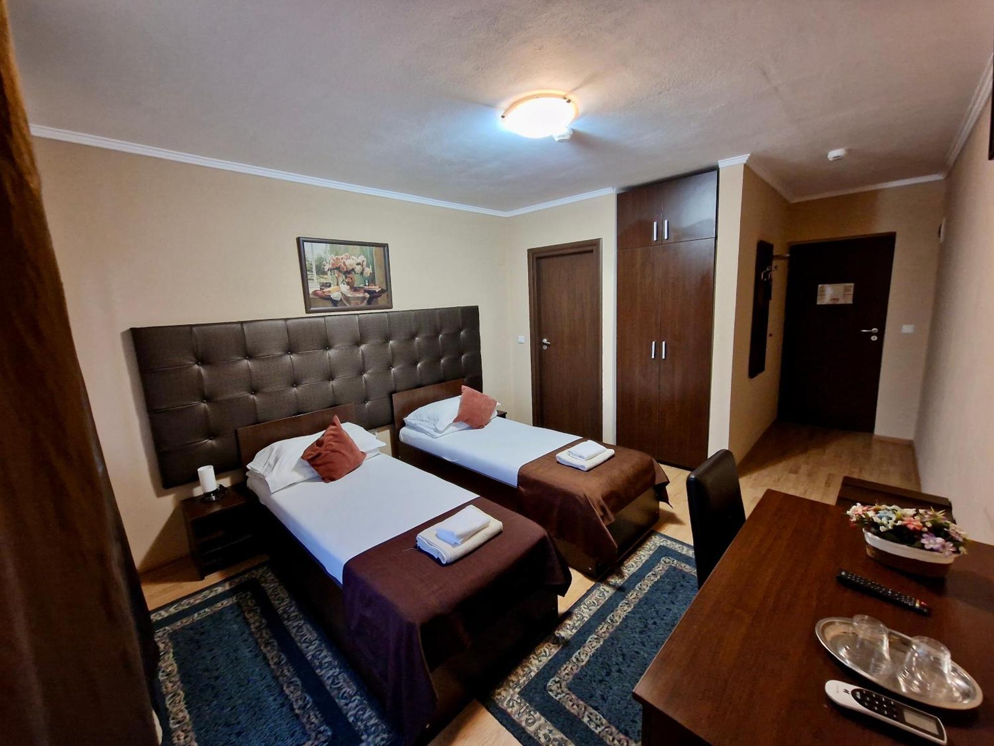 Hanul Lui Bogdan Economy Inn Făget Екстериор снимка
