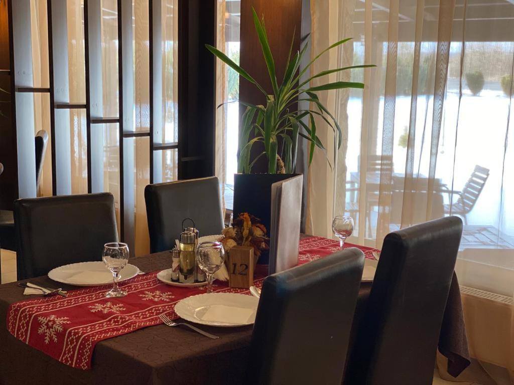 Hanul Lui Bogdan Economy Inn Făget Екстериор снимка