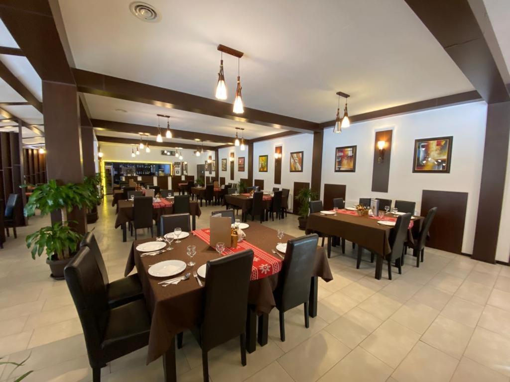Hanul Lui Bogdan Economy Inn Făget Екстериор снимка